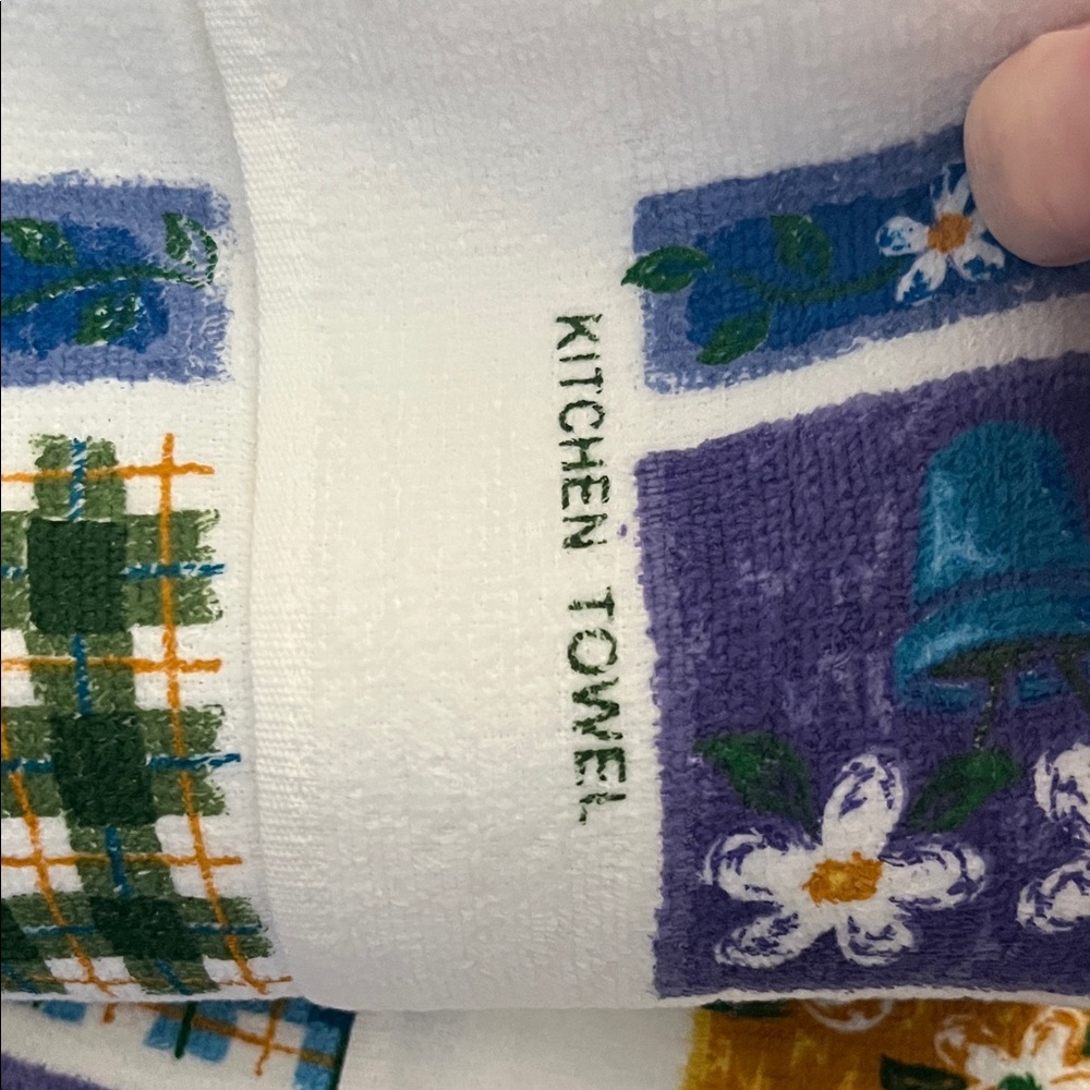 Easter Bunny & Carrot Kitchen Towels - Green, White, Pink Bundle of 11 towels - Picture 9 of 9
